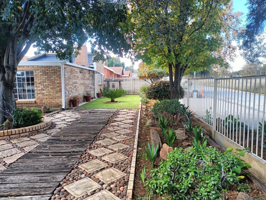 3 Bedroom Property for Sale in Naudeville Free State